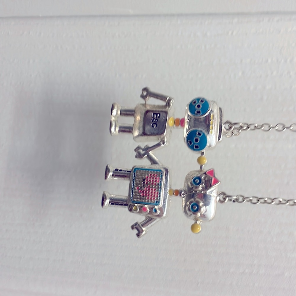 robots holding hand necklace